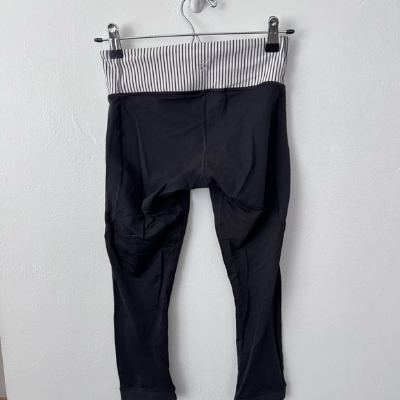 Lululemon Run Inspire Crop with Quiet Stripe waist band Size 4 - Picture 6 of 6